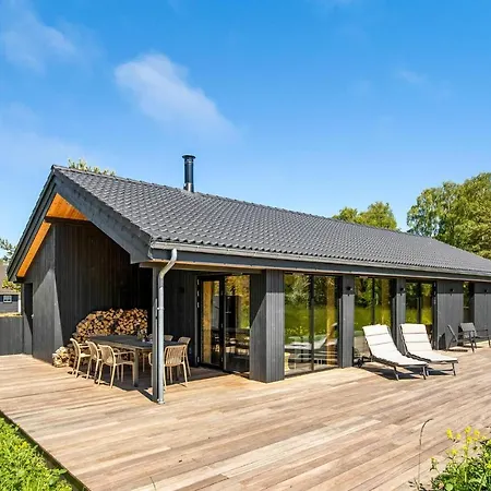 4 Bedroom Lovely In Aakirkeby *