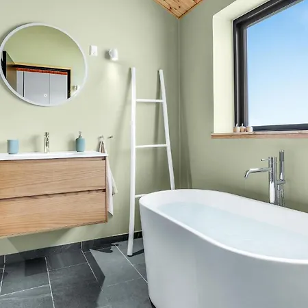 4 Bedroom Lovely In Aakirkeby * Vester Somarken