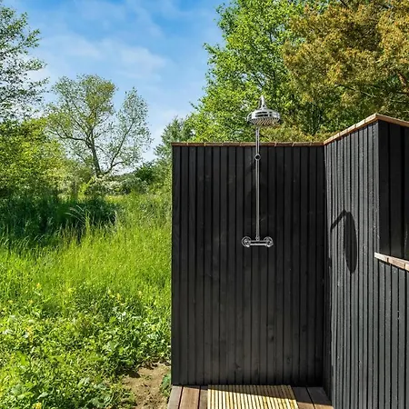 4 Bedroom Lovely In Aakirkeby Сasa de vacaciones