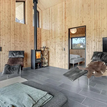 4 Bedroom Lovely In Aakirkeby Сasa de vacaciones Vester Somarken