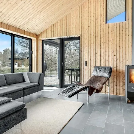 Сasa de vacaciones 4 Bedroom Lovely In Aakirkeby *